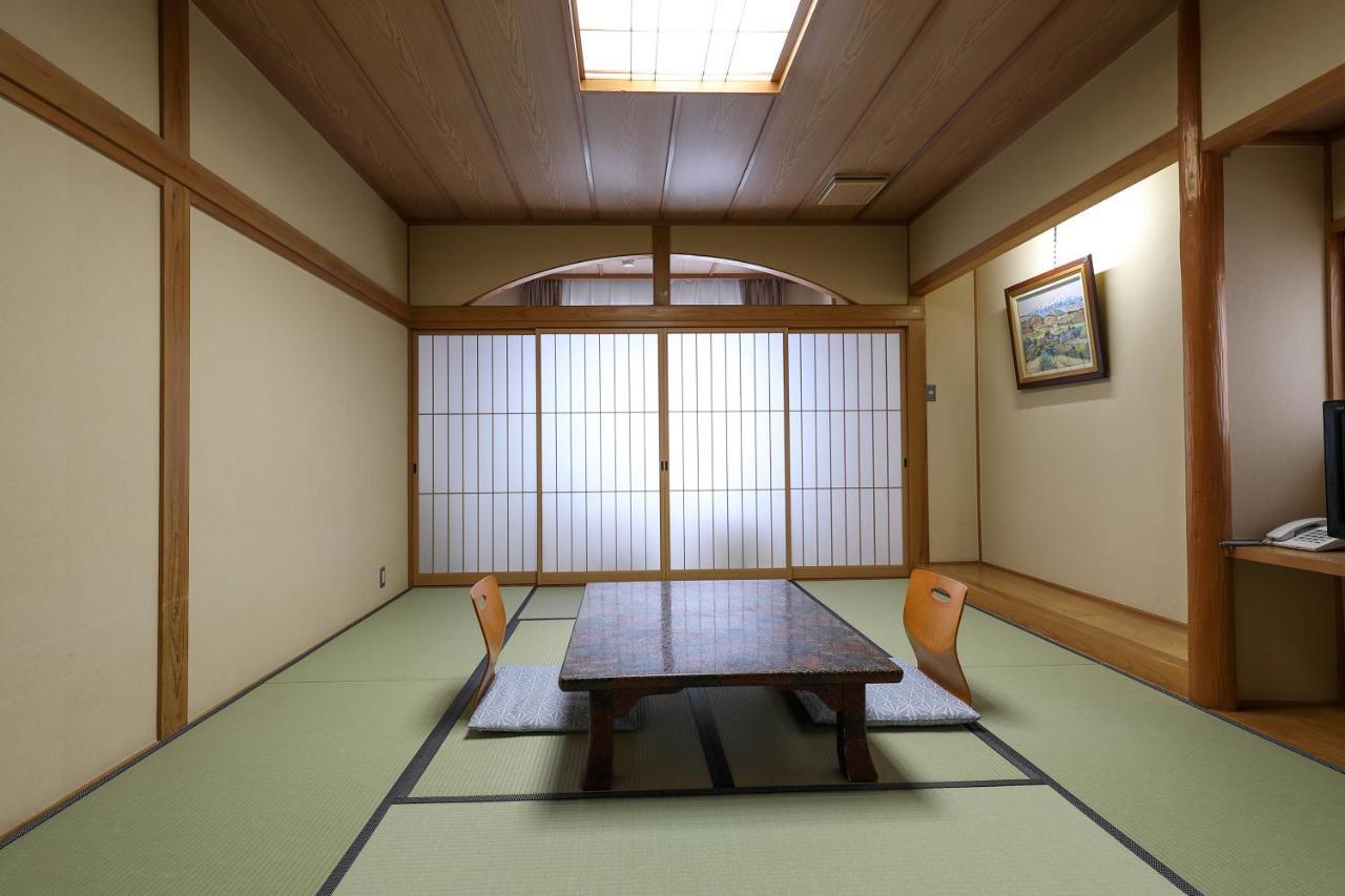 Tsukasaya Ryokan Tsuruoka Exteriör bild